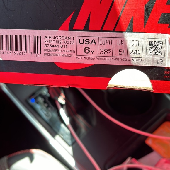 Air Jordan 1 Retro High Bordeaux/Metallic Silver-White - Picture 5 of 7